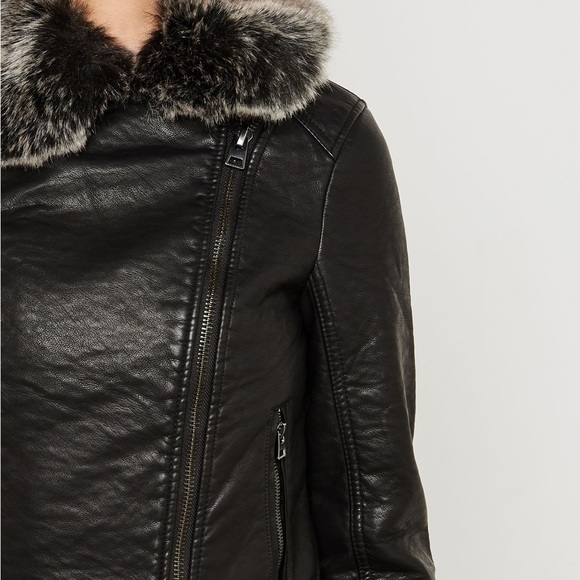 Topshop Faux Leather Jacket with removable Faux fur collar - Picture 2 of 5
